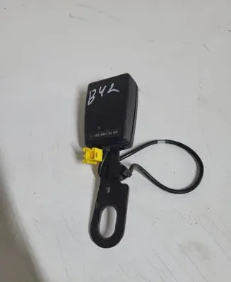 Rear seatbelt buckle