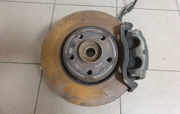 Opel Vivaro Front wheel hub