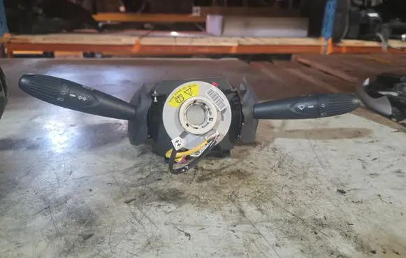 Wiper turn signal indicator stalk/switch