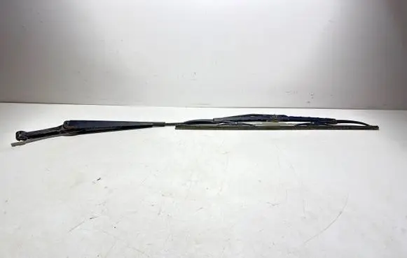 Volvo XC70 Front wiper blade arm 8624269