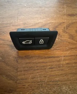 BMW 5 F10 F11 Tailgate/boot open switch button 9275121