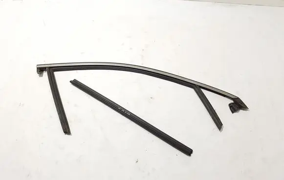 Citroen DS7 Crossback Front door rubber seal 9815691480
