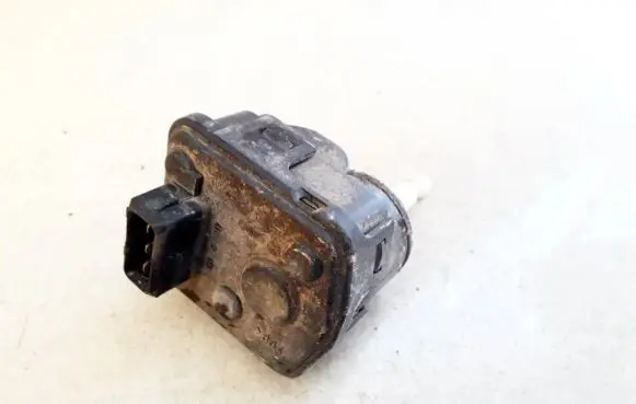 Volkswagen Golf III Headlight level adjustment motor 00728200