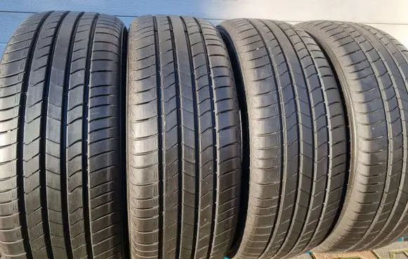 Renault Clio IV R18 summer tire 