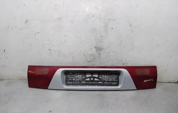 Seat Alhambra (Mk1) Rear light center trim bar blend 