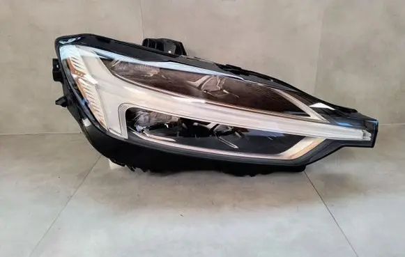 Volvo XC60 Headlight/headlamp 32133545