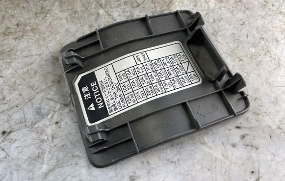 Toyota Land Cruiser (J120) Fuse box cover 5554560070