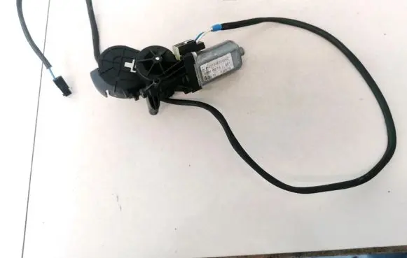 Mercedes-Benz E W211 Seat adjustment motor A2118203242KZ 820418075