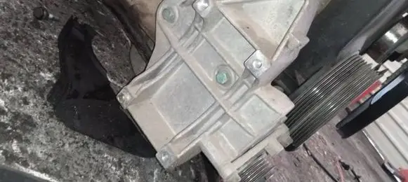 Volkswagen PASSAT B5 Engine mounting bracket 058260885C