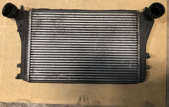 Volkswagen PASSAT CC Intercooler air channel guide 3C0145805R