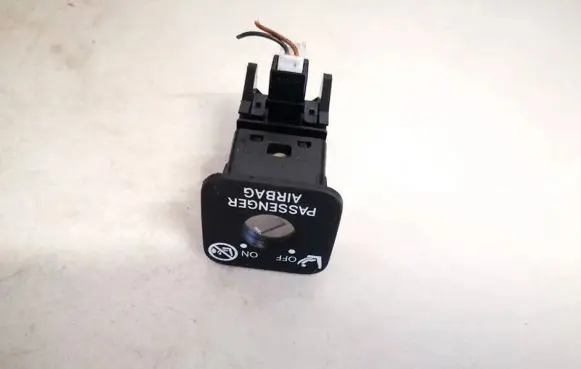 Toyota Verso Passenger airbag on/off switch 