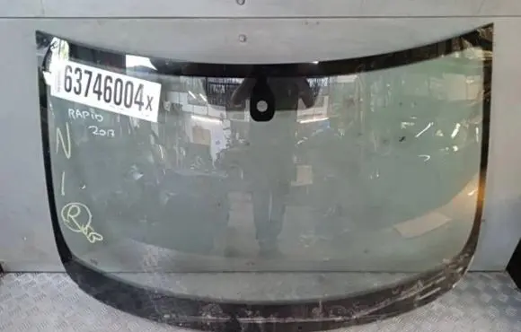 Skoda Rapid (NH) Front windscreen/windshield window 63746004