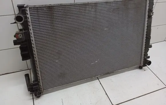 Opel Insignia B Coolant radiator 84208036 GT134002