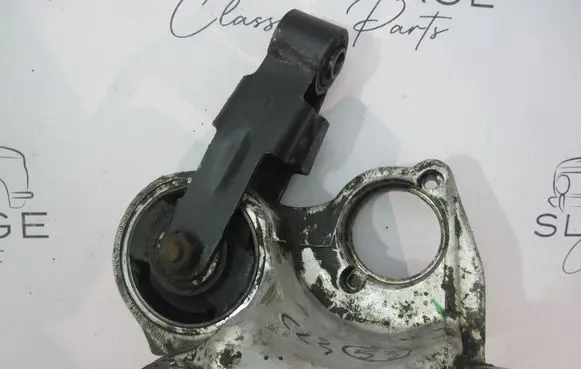 Peugeot 405 Engine mounting bracket 