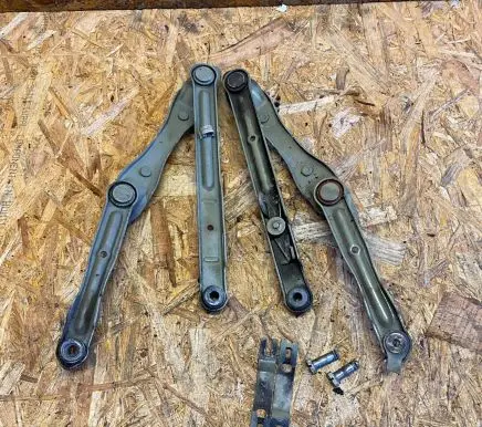 Mercedes-Benz 190 W201 Engine bonnet/hood hinges