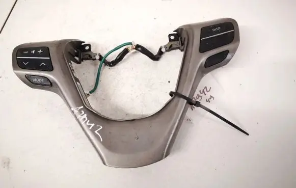 Toyota Avensis T270 Steering wheel buttons/switches 