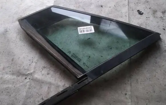 Citroen C4 I Front door vent window glass four-door AS2