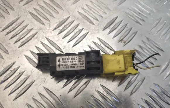 Volkswagen Phaeton Airbag deployment crash/impact sensor 7L0909606C 100037170104