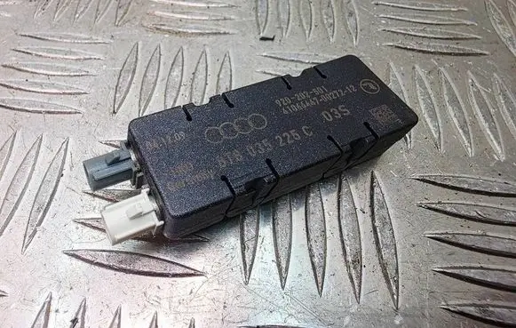 Audi A5 Sportback 8TA Aerial antenna amplifier 8T8035225C