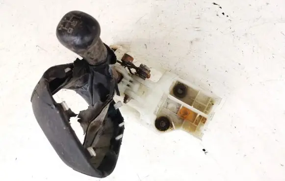 Mitsubishi Carisma Gear shifter/selector