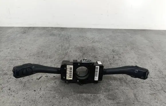 Volkswagen PASSAT B5.5 Wiper turn signal indicator stalk/switch 