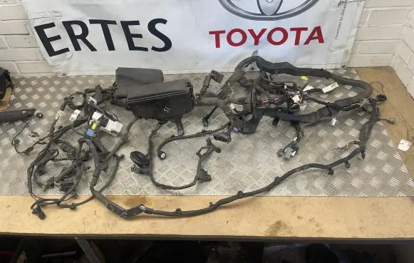 Lexus IS III XE30 Fuse box set 8266253250 8266253270