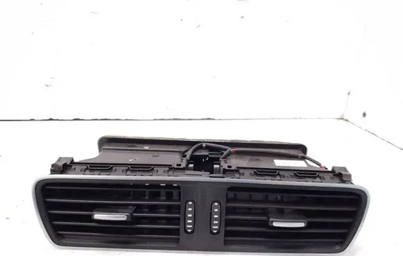 Volkswagen PASSAT B7 Dash center air vent grill 3AB819728A