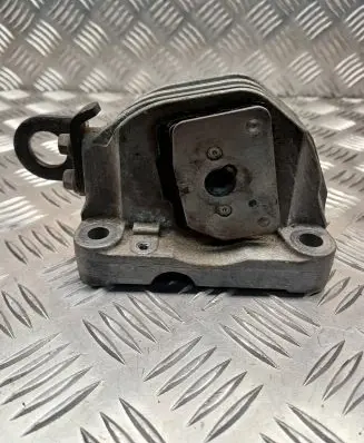 Volvo V70 Engine mount bracket 30776354