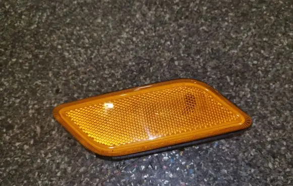 Mercedes-Benz E C207 W207 Front reflector A2078200421