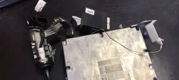 Engine ECU kit and lock set