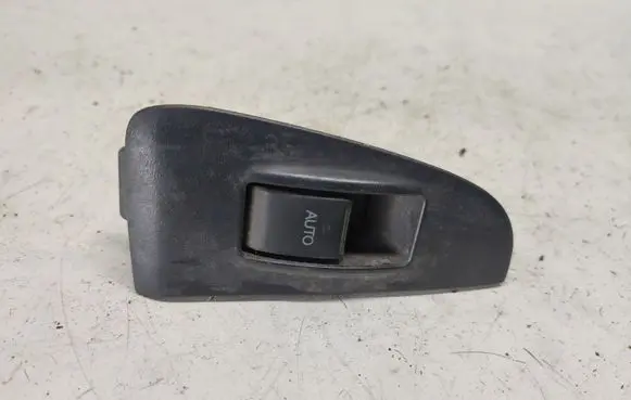 Toyota Avensis T250 Electric window control switch