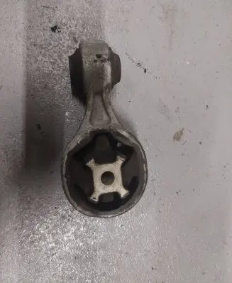 Nissan Qashqai Engine mount bracket 11350