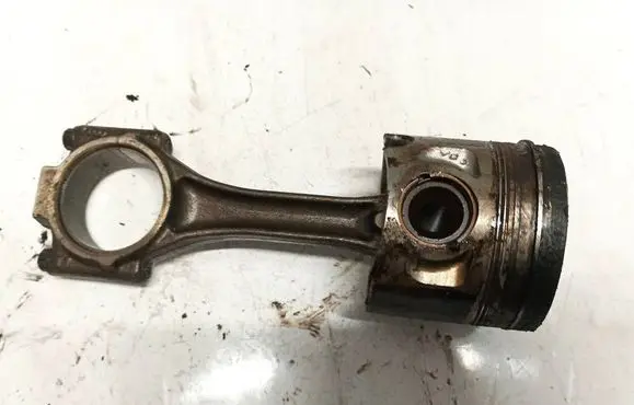 Volkswagen Golf IV Piston with connecting rod 038g
