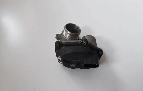 Volkswagen Golf VII Throttle valve 04L131501M