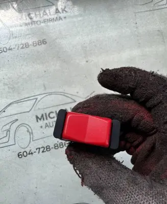Mercedes-Benz 190 W201 Hazard light switch 0008209010 S500953