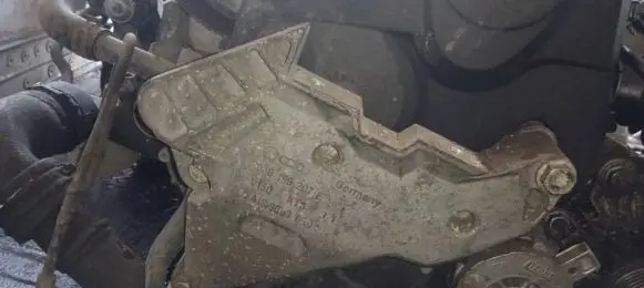 Volkswagen PASSAT B6 Engine mounting bracket 03G199207E