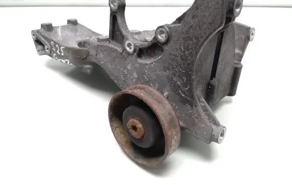 Audi A4 S4 B7 8E 8H Generator/alternator bracket 06D903143c
