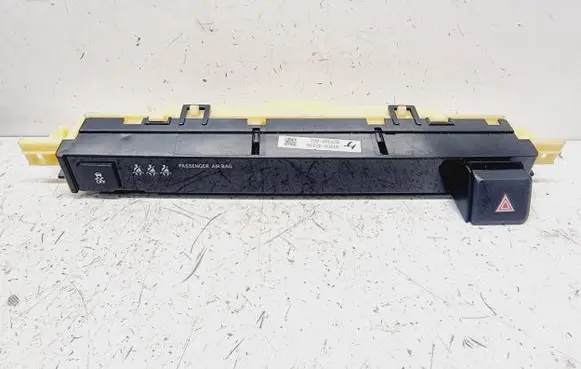 Toyota RAV 4 (XA40) Other switches/knobs/shifts 8395042270