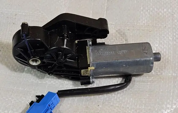 Mercedes-Benz GL X164 Seat adjustment motor 0390203208