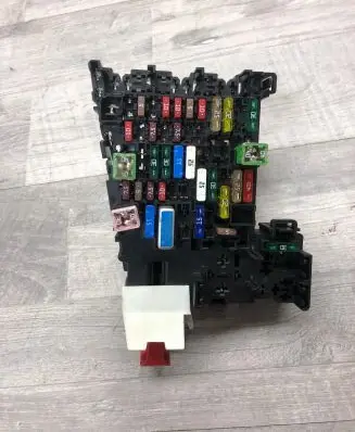 Volkswagen PASSAT B8 Fuse module 5Q0937615C 11062015 814280
