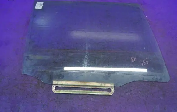 Mazda Premacy Front door window glass four-door