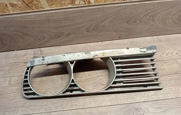 BMW 3 E36 Under headlight/headlamp trim 18760920