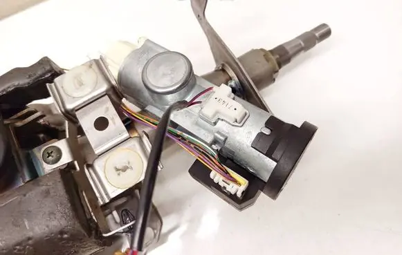 Nissan X-Trail T30 Ignition lock contact 28590C9902