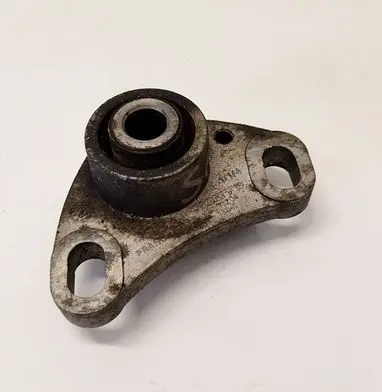 Volvo S60 Engine mount bracket 8666204