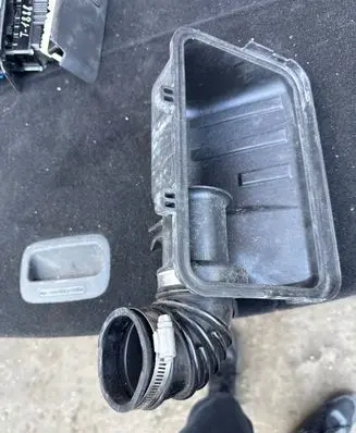 Suzuki Grand Vitara II Mass air flow meter 1974002230