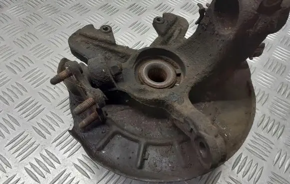 Skoda Fabia Mk2 (5J) Front wheel hub spindle knuckle