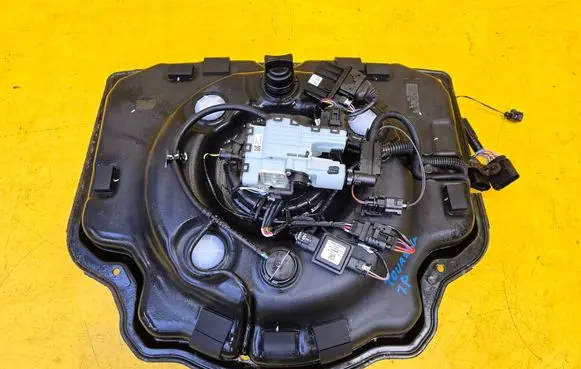 Volkswagen Touareg II AdBlue liquid reservoir 7P0131877E
