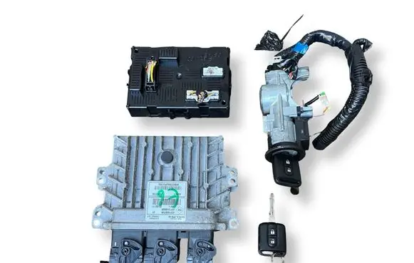 Nissan Note (E11) Engine ECU kit and lock set 237101689R 237100875R
