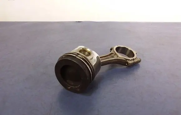 Volkswagen PASSAT B7 Piston 