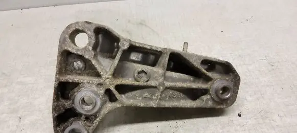 Volkswagen Transporter - Caravelle T5 Engine mounting bracket